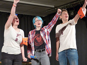 Mitwirkende beim Auftritt