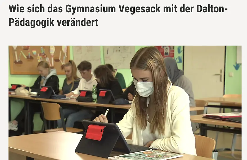 Schülerin lernt in Dalton